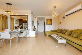 Herzliya Pituach Apartment with Pool, by the Beach